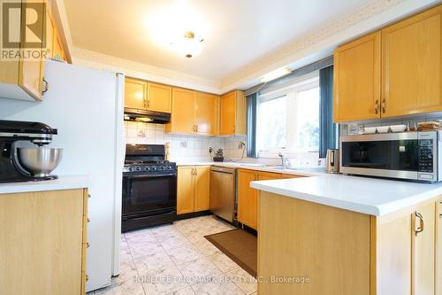 2914 Peacock Drive, Mississauga, ON - Indoor Photo Showing Kitchen