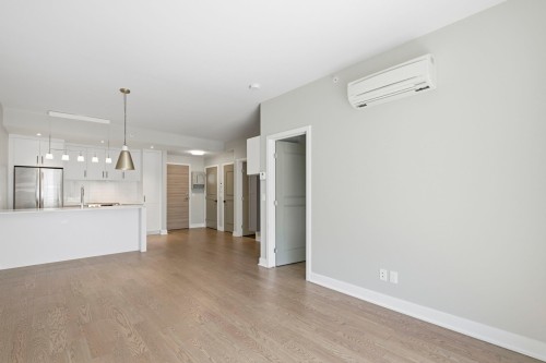 Salon - 319B-1400 Rue Ottawa, Montréal (Le Sud-Ouest), QC - Indoor