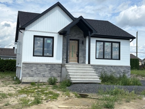 880 Rue du Campanile  Drummondville, QC J2B 8W7