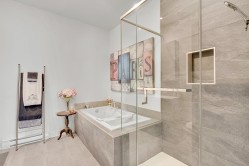 Salle de bains attenante à la CCP - 