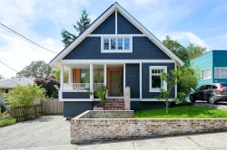 2654 Fernwood Rd  Victoria, BC V8T 3A2