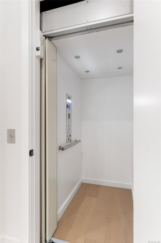 2292 Gail Pl, Sidney, BC - Indoor