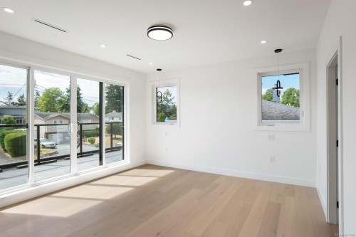 2292 Gail Pl, Sidney, BC - Indoor Photo Showing Other Room