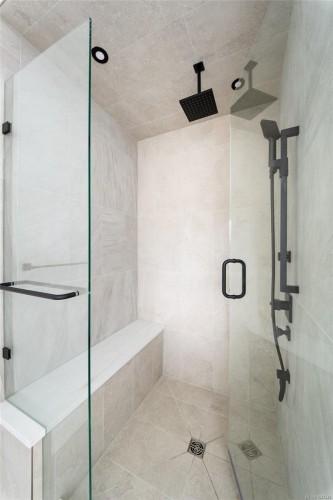 2292 Gail Pl, Sidney, BC - Indoor Photo Showing Bathroom