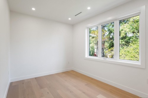 2292 Gail Pl, Sidney, BC - Indoor Photo Showing Other Room
