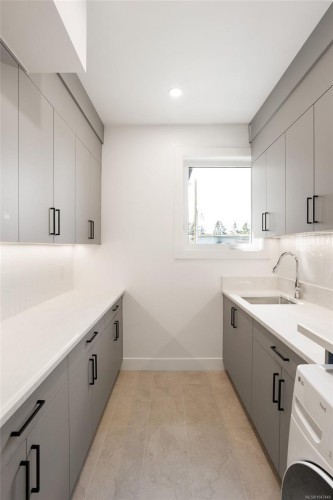 2292 Gail Pl, Sidney, BC - Indoor Photo Showing Kitchen