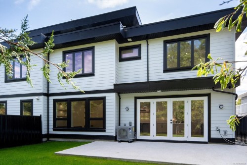 2292 Gail Pl, Sidney, BC - Outdoor