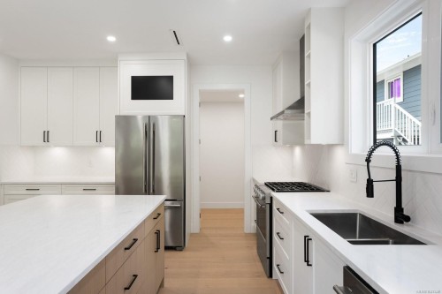 2292 Gail Pl, Sidney, BC - Indoor Photo Showing Kitchen With Double Sink With Upgraded Kitchen