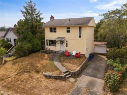 3304 Aldridge St  Saanich, BC V8P 4L8