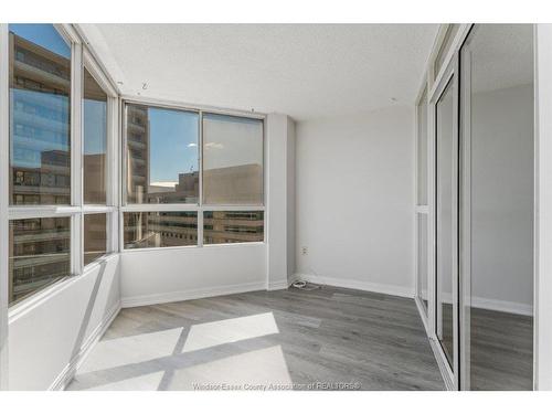 906-75 Riverside Drive, Windsor, ON -  Photo Showing Other Room