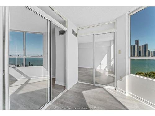 906-75 Riverside Drive, Windsor, ON - Indoor