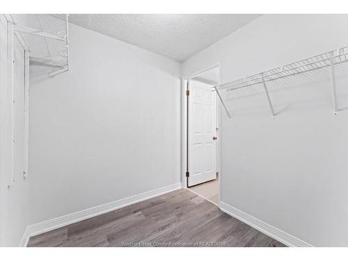 906-75 Riverside Drive, Windsor, ON - Indoor With Storage