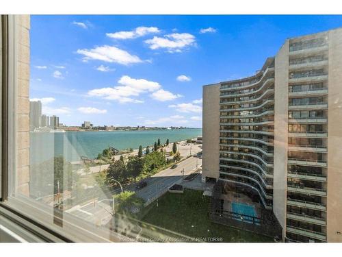 906-75 Riverside Drive, Windsor, ON - Outdoor With View