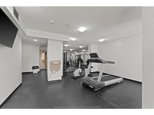 906-75 Riverside Drive, Windsor, ON - Indoor Photo Showing Gym Room