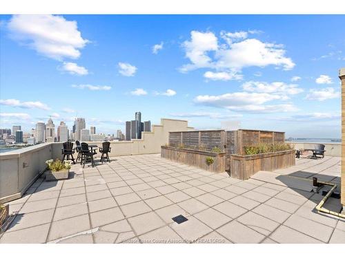 906-75 Riverside Drive, Windsor, ON - Outdoor With View