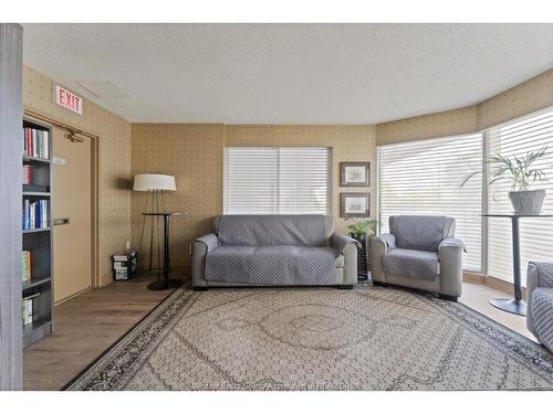 906-75 Riverside Drive, Windsor, ON - Indoor Photo Showing Other Room