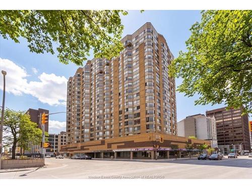 906-75 Riverside Drive, Windsor, ON - Outdoor With Facade
