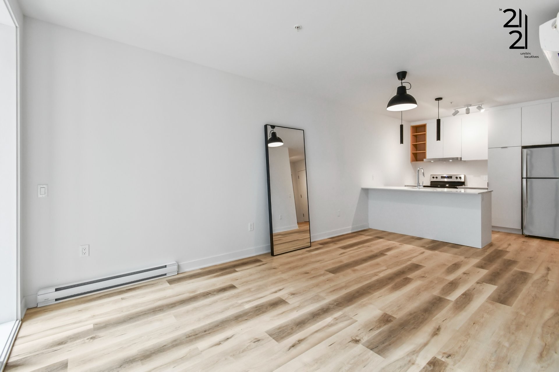 401 2121 Av Papineau — photo 3