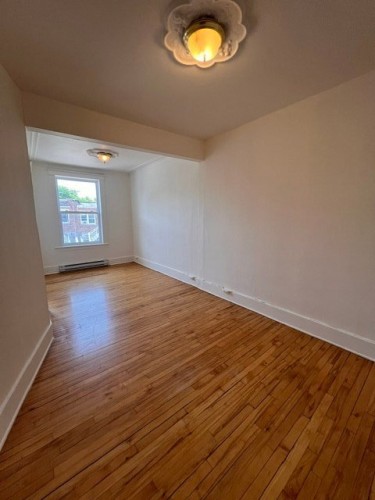 Living Room - 8411 Rue St-Hubert, Montréal (Villeray/Saint-Michel/Parc-Extension), QC - Indoor Photo Showing Other Room