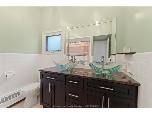 3740 Ouellette, Windsor, ON - Indoor Photo Showing Bathroom