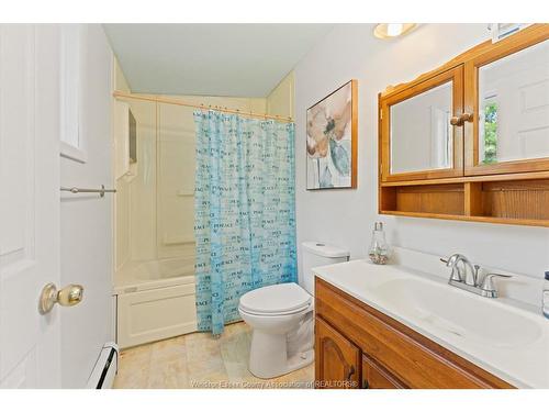 3740 Ouellette, Windsor, ON - Indoor Photo Showing Bathroom