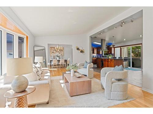 3740 Ouellette, Windsor, ON - Indoor Photo Showing Living Room