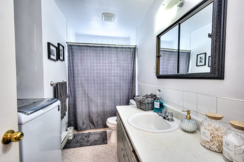 Salle de bains - 854  - 856 Av. De Dorset, Laval (Chomedey), QC - Indoor Photo Showing Bathroom