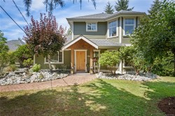 2071 Saras Way Nanaimo, BC V9X 1K6