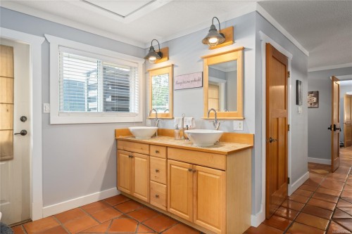 2071 Saras Way, Nanaimo, BC 