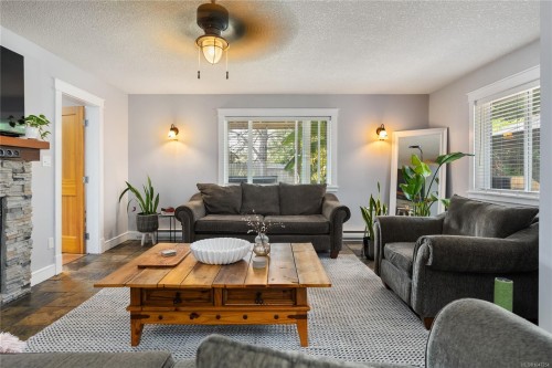 2071 Saras Way, Nanaimo, BC 