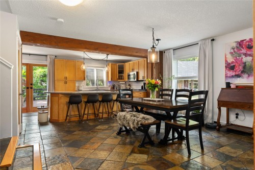 2071 Saras Way, Nanaimo, BC 