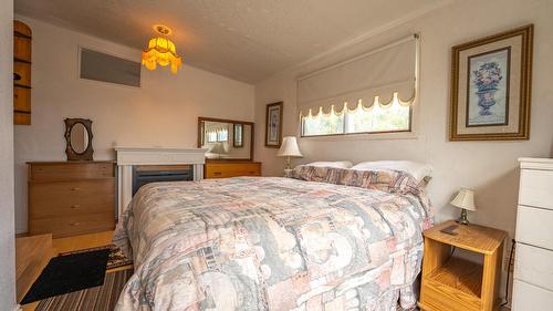 4956 Burns Avenue, Canal Flats, BC 