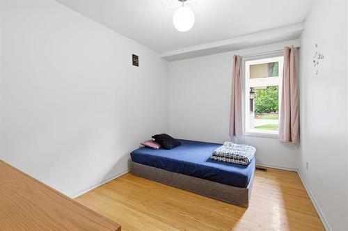 82 Linacre Rd, Winnipeg, MB - Indoor Photo Showing Bedroom