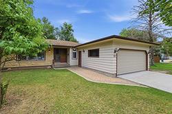 82 Linacre RD  Winnipeg, MB R3T 3G6