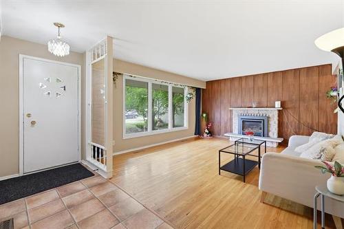 82 Linacre Rd, Winnipeg, MB - Indoor Photo Showing Living Room With Fireplace