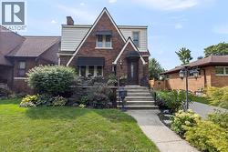 2079 VERDUN Windsor, ON N8W 1P6