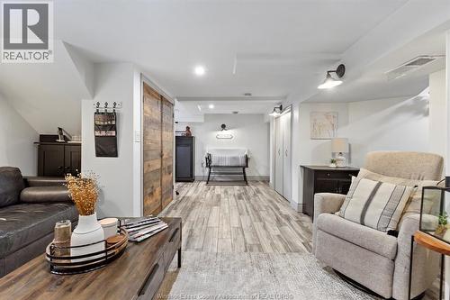 2079 Verdun, Windsor, ON - Indoor Photo Showing Living Room