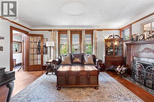2079 Verdun, Windsor, ON - Indoor Photo Showing Living Room