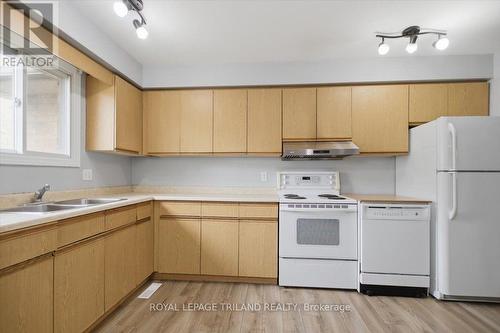 4 - 4 CHEPSTOW GATE , London North (North K), Ontario N6G 3S7 5