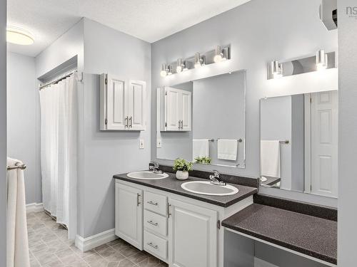 47 Stone Mount Drive, Lower Sackville, NS - Indoor Photo Showing Bathroom