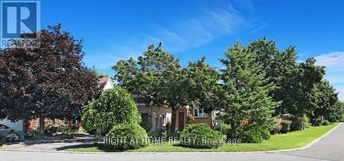 Beautiful front/side yard and in a nice pvt court - 53 Yoho Drive, Ottawa, ON - Outdoor