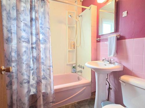 32 Poplar Street, Amherst, NS - Indoor Photo Showing Bathroom