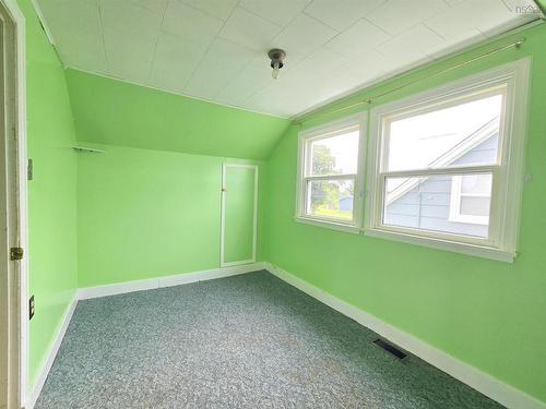32 Poplar Street, Amherst, NS - Indoor Photo Showing Other Room