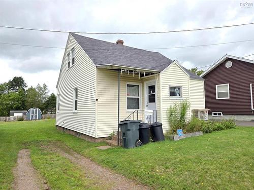 32 Poplar Street, Amherst, NS - Outdoor With Exterior