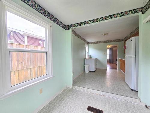 32 Poplar Street, Amherst, NS - Indoor Photo Showing Other Room