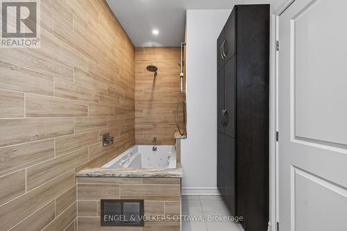3652 Downpatrick Road, Ottawa, ON - Indoor