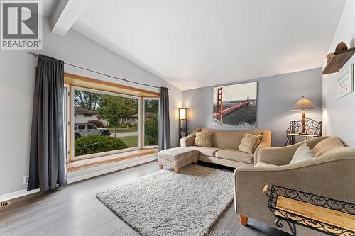 1714 Sun Valley Drive, Windsor, ON - Indoor Photo Showing Living Room