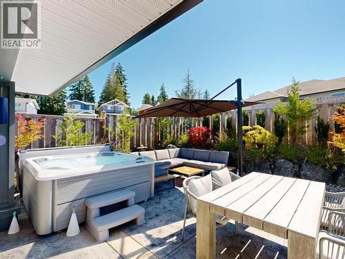 7117 Edgehill Crescent, Powell River, BC - Outdoor With Deck Patio Veranda
