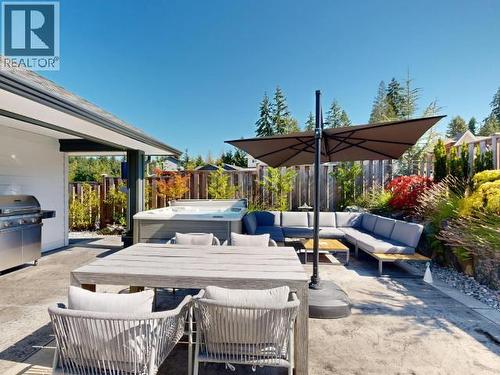 7117 Edgehill Crescent, Powell River, BC - Outdoor With Deck Patio Veranda With Exterior