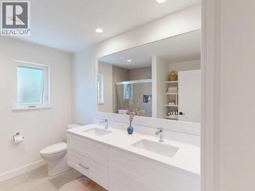 7117 Edgehill Crescent, Powell River, BC - Indoor Photo Showing Bathroom